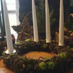 Adventskrans med hvide lys