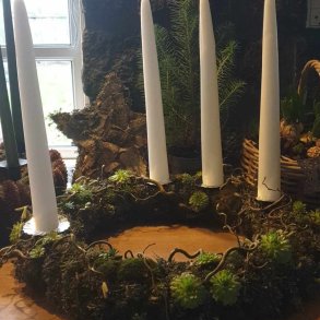 Adventskrans med hvide lys